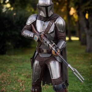 din djarin costume, mandalorian cosplay, beskar armor costume, star wars mandalorian, bounty hunter cosplay, full body armor, sci fi costume, halloween cosplay outfit, mando armor suit, mandalorian outfit, cosplay armor set, star wars cosplay, premium mandalorian costume