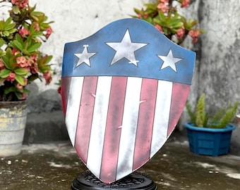 Scudo Triple Star Legacy - Replica del distintivo di Capitan America / Accessorio per cosplay da supereroe, espositore da parete, edizione da collezione