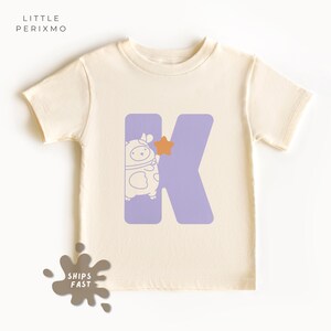 Camiseta fofa com letra K de animal para crianças - Camiseta com alfabeto de desenho animado para bebês ou crianças pequenas - Top divertido de volta às aulas - Presente de aniversário para meninos e meninas