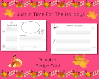 Könnte beinhalten: Druckbare Rezeptkarten mit rosa Hintergrund und herbstlichen Dekorationen. Die Karten bieten Platz für Fotos, Zutaten und Anweisungen. Der Text lautet "Just In Time For The Holidays" und "Printable Recipe Card". Die Karten sind 15,24 x 10,16 cm groß.