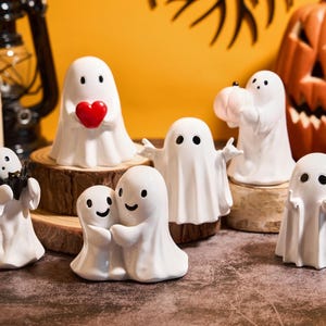 Cute Ghost with Bat,Resin Ghost Figurines Set,Halloween Ghost decor,Halloween Decor Gift,Halloween Ghost Gifts,Pumpkin Ghost Ornament