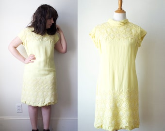 Vintage 1960s Yellow Lace Trim Shift Dress