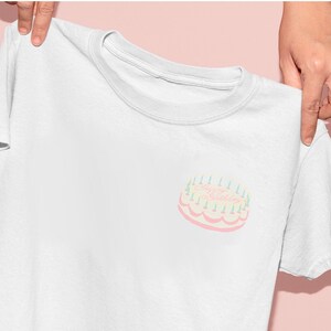 vintage Happy Birthday cake shirt . 1950s cake decoration tee