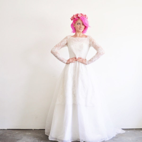 r e s e r v e d mid century lace wedding gown . regal 1950 hollywood regency dress .extra small.xs .sale