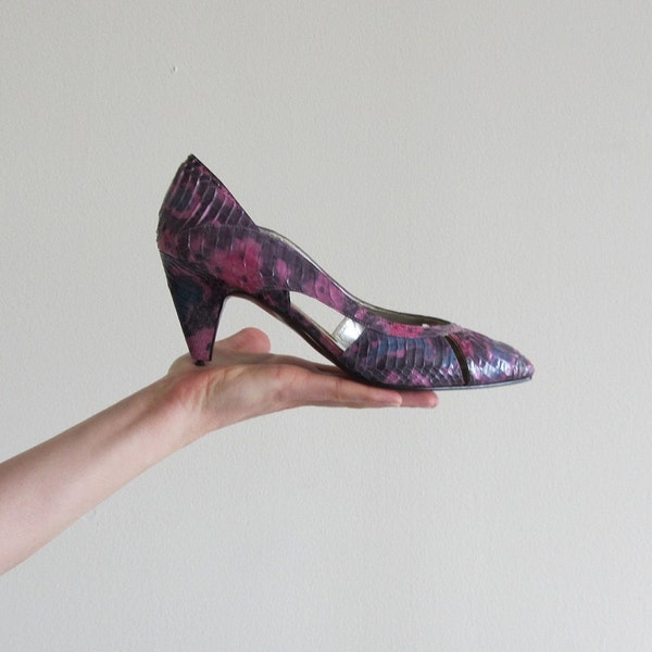 genuine snakeskin heel . rainbow purple scalloped cut out pumps .size 8.5 .sale s a l e