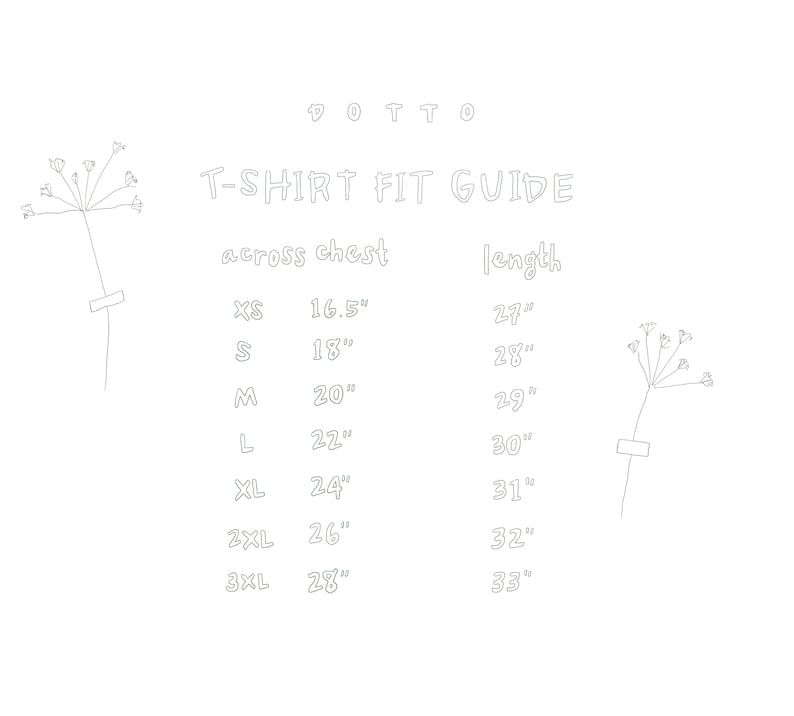 Pu&ograve; includere: Una guida alle taglie per t-shirt con una tabella che mostra le misure per diverse taglie in pollici. La tabella mostra la misura del petto e la lunghezza per le taglie XS, S, M, L, XL, 2XL e 3XL.