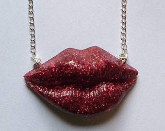 Glitter red lips necklace