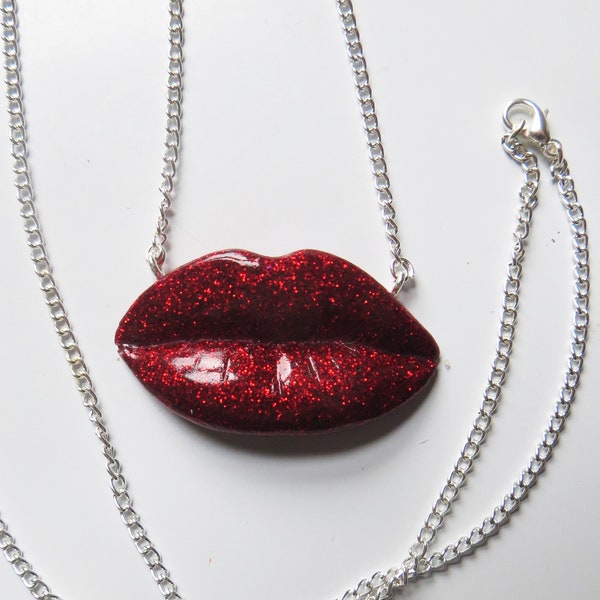 Glitter red lips necklace