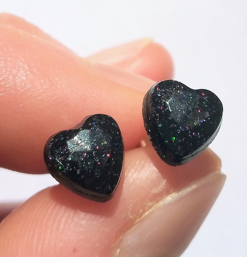 Black glittery gemstone shape heart stud earrings image 3