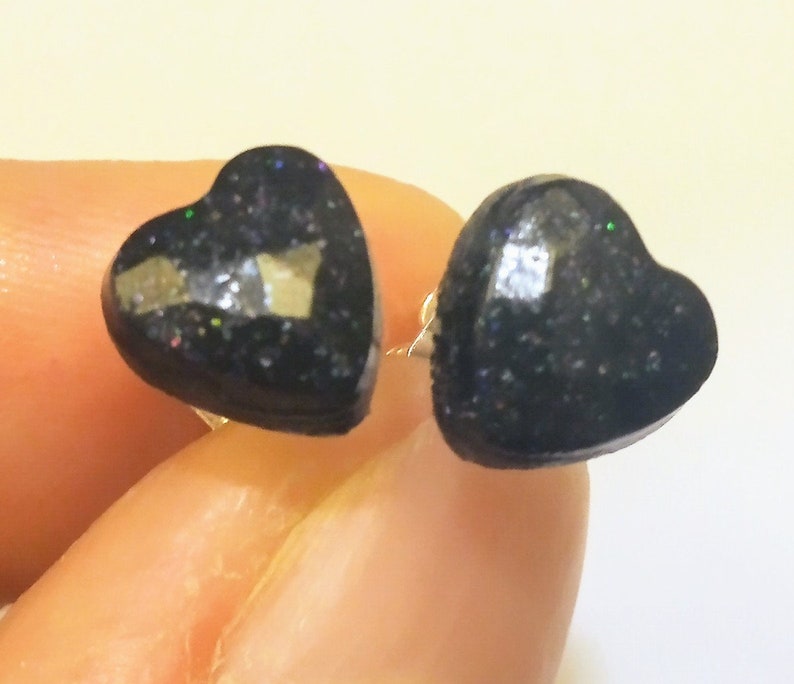 Black glittery gemstone shape heart stud earrings image 2