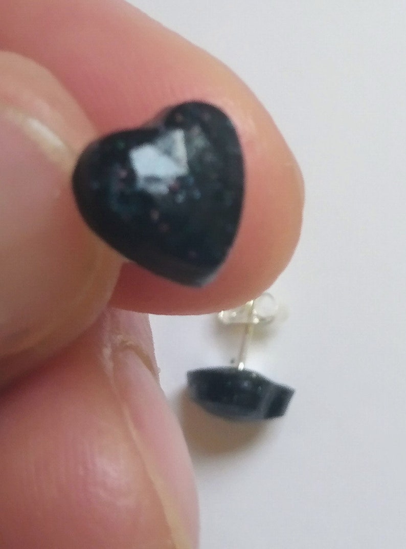 Black glittery gemstone shape heart stud earrings image 7