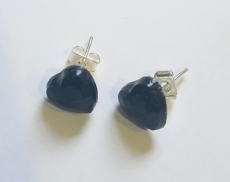 Black glittery gemstone shape heart stud earrings image 5