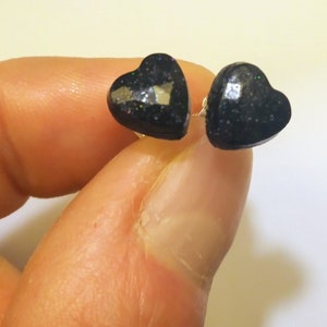 Black glittery gemstone shape heart stud earrings image 6