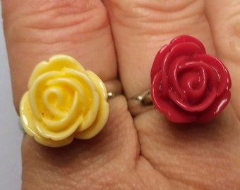 Red and yellow roses, set of two adjustable rings