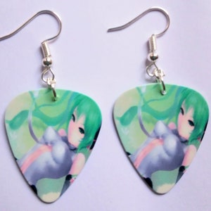 Pendientes de púas de guitarra de chica de dibujos animados de Anime japonés