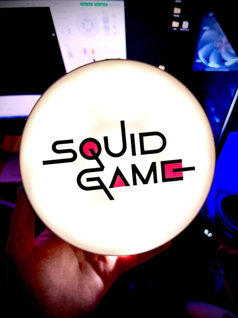Logo Squid Game Stampato In 3D - Abels3d.com - Larghezza 200mm - Oggetto Da Scaffale