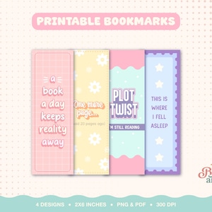 Op de afbeelding: Vier printbare bladwijzers in pastelkleuren met diverse ontwerpen. De eerste is roze met een raster en de tekst a book a day keeps reality away. De tweede is geel met witte bloemen en tekst. De derde is blauw en roze met de tekst PLOT TWIST I'M STILL READING. De vierde is lichtblauw met sterren en de tekst THIS IS WHERE I FELL ASLEEP.