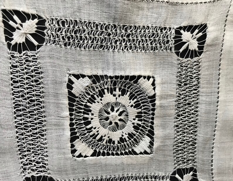 VINTAGE ANTIQUE Victorian Hand-done Tenerife Lace intricate doily 8.5 inch square ECRU