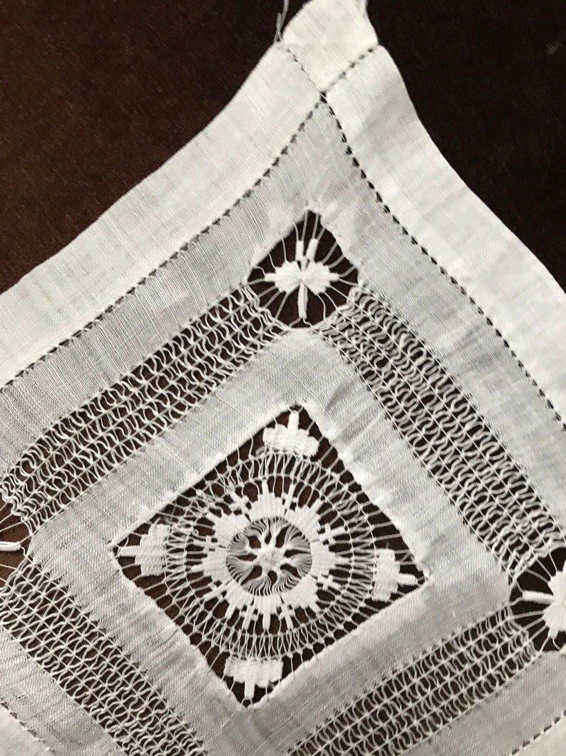 VINTAGE ANTIQUE Victorian Hand-done Tenerife Lace intricate doily 8.5 inch square ECRU