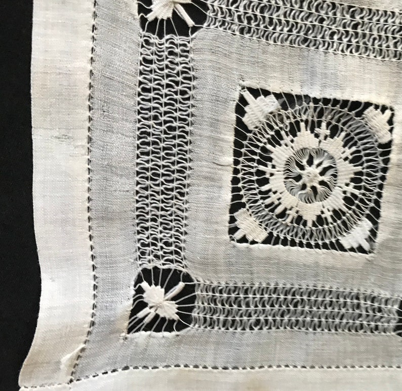 VINTAGE ANTIQUE Victorian Hand-done Tenerife Lace intricate doily 8.5 inch square ECRU