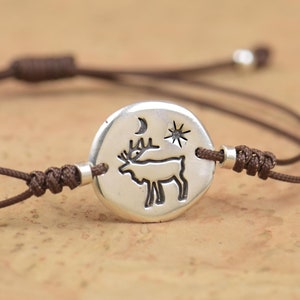 Sterlingzilveren armband, nacht bergbos bedel hert. Unisex klimarmband. Slangenknoop gevlochten koord. Waterdichte armband. Natuur