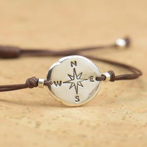 Bracelet à breloques boussole en argent sterling. Bracelet pour homme. Bracelet pour femme. Rose des vents. Perle artisanale en argent fin.