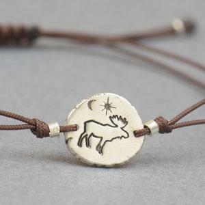 Älgbergsarmband. Hantverksmässigt sterlingsilver med stjärnor, bergsmånearmband. Exklusiv natur, handgjord metallsmide.