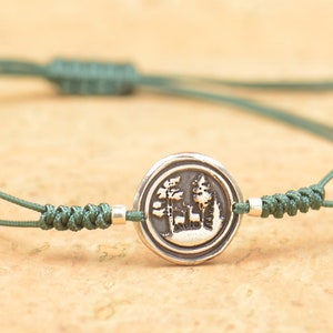 Sterlingzilveren armband, nacht bergbos bedel hert. Unisex klimarmband. Slangenknoop gevlochten koord. Waterdichte armband. Natuur