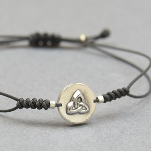 Bracelet à breloques noeud celtique en argent sterling. Cadeau pour homme. Bracelet unisexe. Noeud celtique de la trinité. Bracelet triquetra