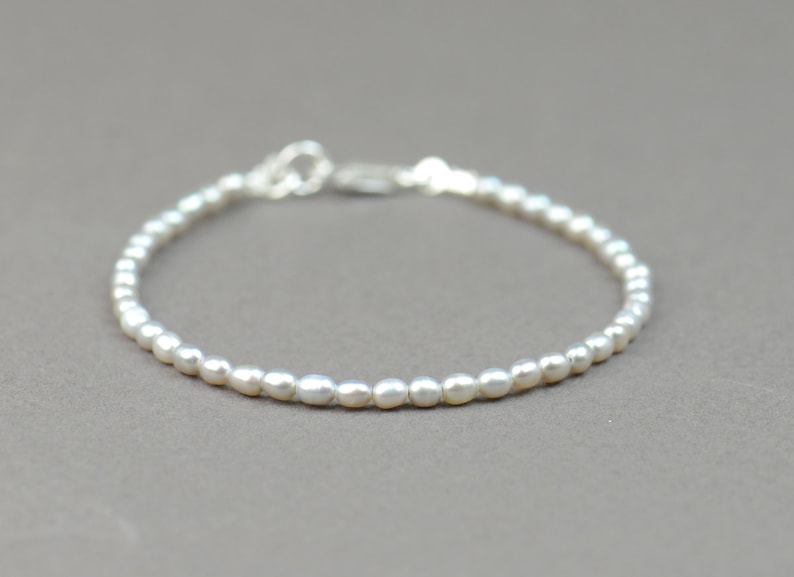 Tiny grey pearls bracelet. Rice shape image 2