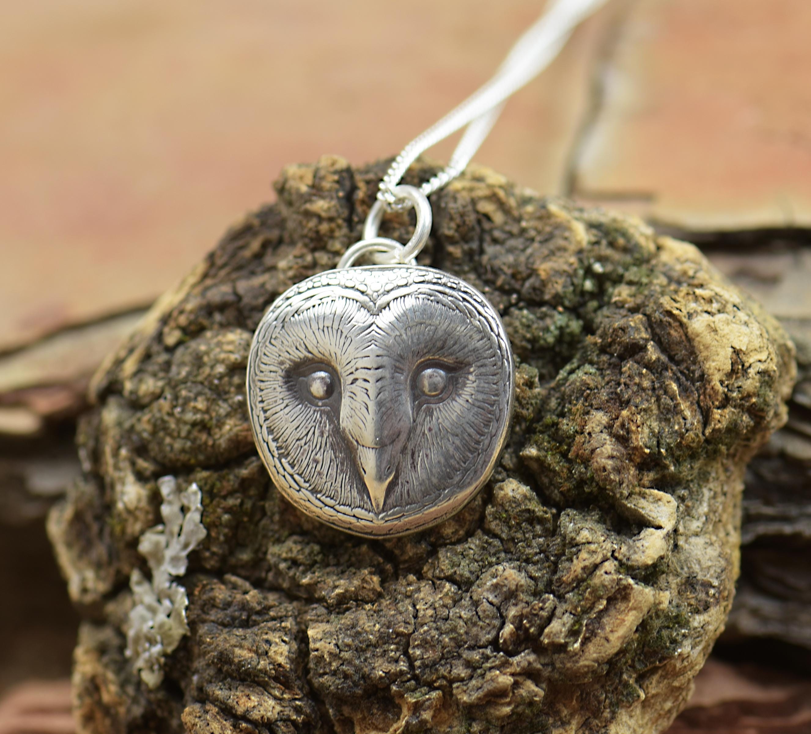 Collana con ciondolo in argento sterling con pietra lunare e gufo