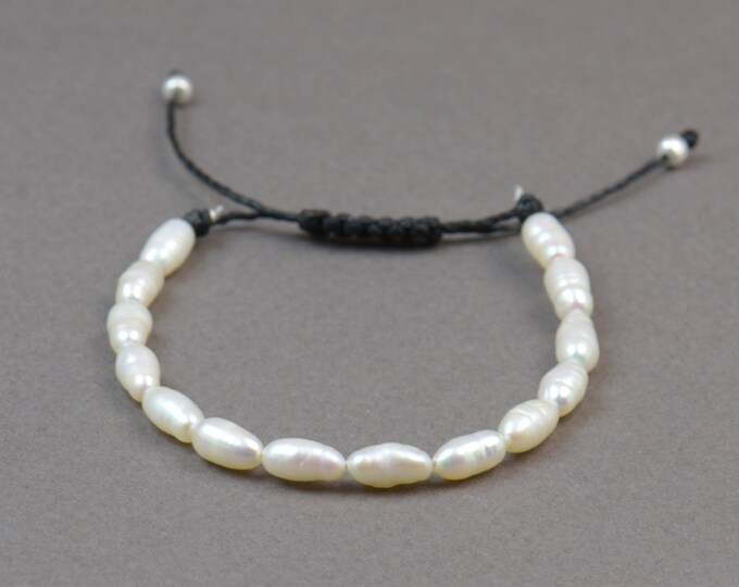 Pear shape pearls bracelet