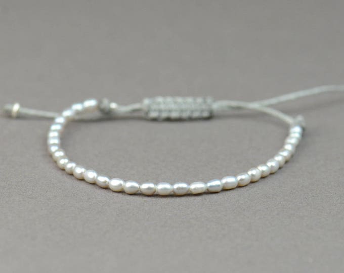 Tiny grey pearls bracelet