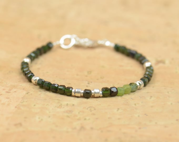 Green tourmaline cubes and sterling silver beads bracelet.Square beads