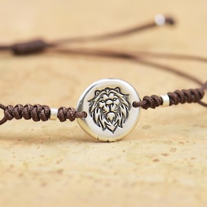 Leeuwenarmband. Artisan sterlingzilveren armband met wilde dieren. exclusief karakter, handgemaakt metaalsmeedwerk