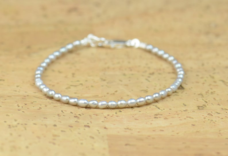 Tiny grey pearls bracelet. Rice shape image 4