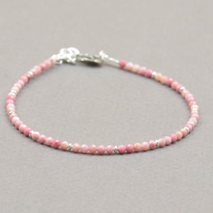Pulseira de rodonita e contas de prata esterlina