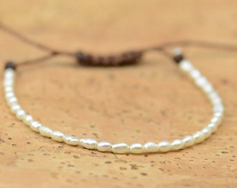 Tiny pearls bracelet