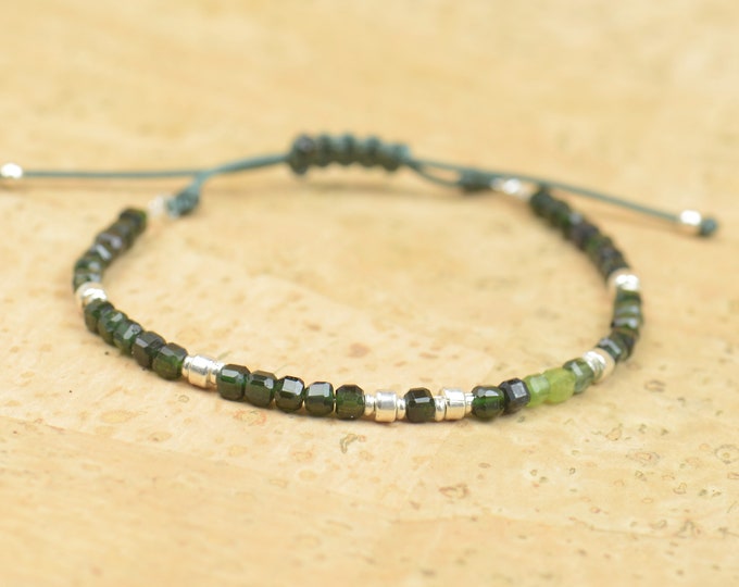 Green tourmaline cubes and sterling silver beads bracelet.Square beads