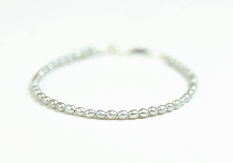 Tiny grey pearls bracelet. Rice shape image 3