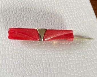 Deco Style Bar Brooch Light Cranberry Color Lucite Plastic Silver Tone Metal Triangle