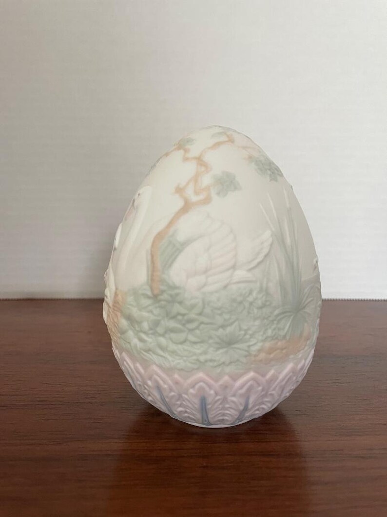 Lladro Egg 1994 Limited Edition Swans and Waterscape Vintage Good