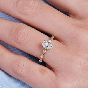 Oval Cut Lab Grown Diamond Bubble Setting Engagement ring for Her.