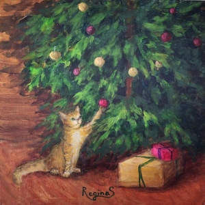 Gato gracioso bajo el árbol de Navidad. Descarga digital de pintura original. Tarjeta o lámina navideña divertida. Gato en el árbol de Navidad. Decoración para habitación infantil.