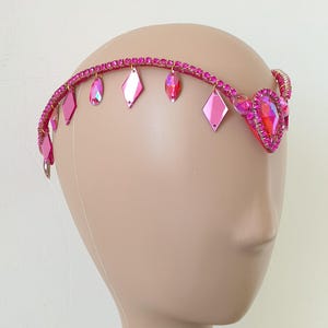 Tocado de tiara fucsia/rosa oscuro con pedrería