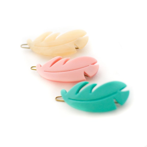 Vintage Feather Barrettes - Clips de Pelo Plástico Francés - Raro Hecho en Francia 1970s 1980s New Old Vintage - vendido por Mane Message