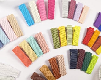 Set of 4 single fringe clips, 32mm. Scalloped ribbon, fully lined clips in a variety of colours. Perfect for gently holding toddler fringes.