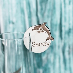 Delfin Getränkeanhänger - Personalisierte Holz Glas Marker - Strand Hochzeit Getränke Topper