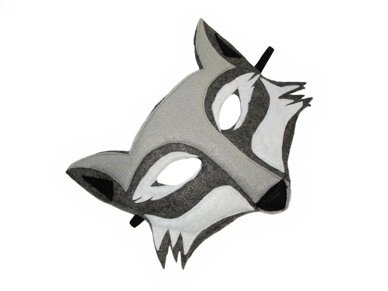 маска волк. бумажная маска волка. карнавальная маска волк 2369532. театральная маска волка. самодельная маска волка.