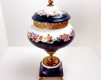 Gilded Perfection: Vintage Elegant Masterpiece for Collectors